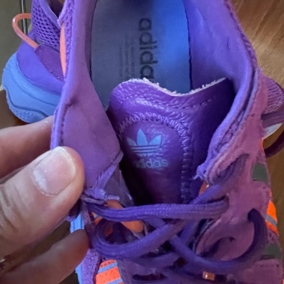 Adidas sneakers-size 8 - Picture 6 of 7